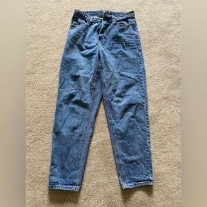 PrettyLittleThing Mom Relaxed Blue Jeans